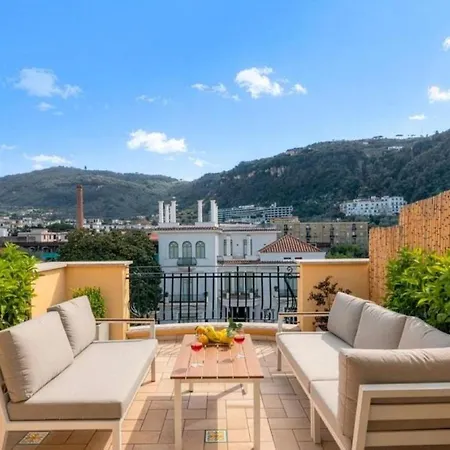 Apartment Sorrentovibes - A Cozy With Terrace In The Heart Of Sorrent